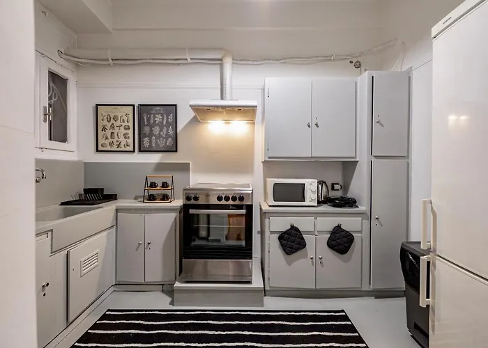 Cozy Apartment In Kolonaki Athens - Sleeps 5
