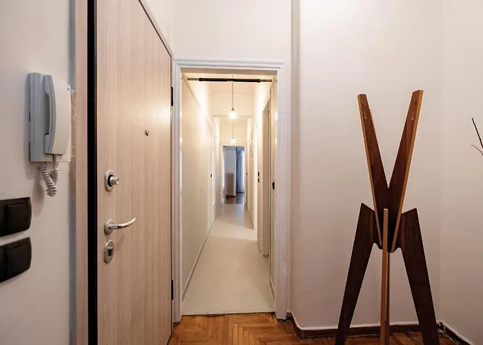 Cozy Apartment In Kolonaki Athens - Sleeps 5