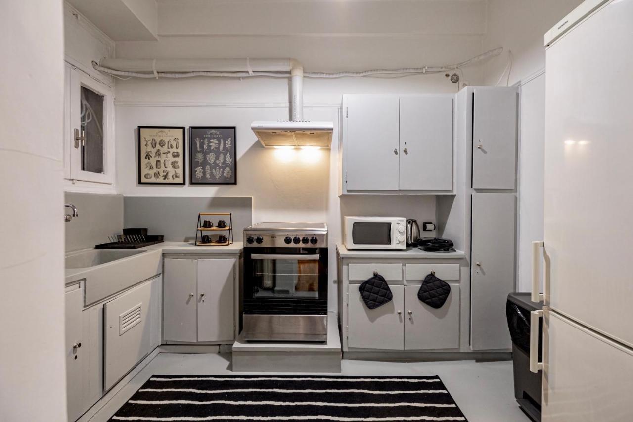 Cozy In Kolonaki - Sleeps 5 Apartment