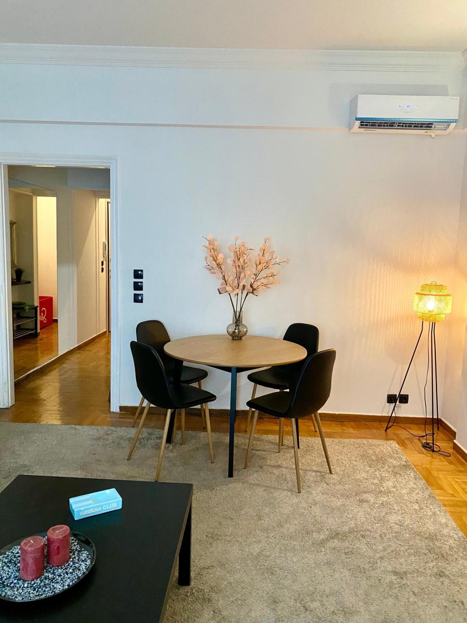 Cozy In Kolonaki - Sleeps 5 Athens